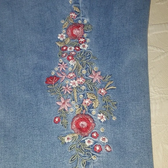 Croft & Barrow Capri Jeans - Picture 2 of 9